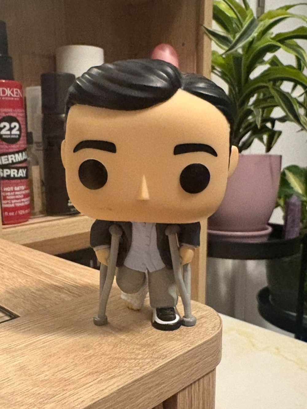 Pop! Vinyl Figure – Michael Scott on Crutches